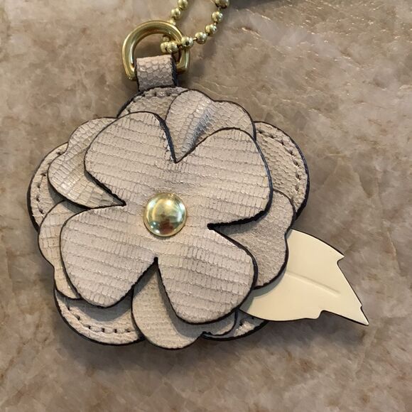 COACH  White/Cream Tea Rose Keychain - Picture 2 of 4